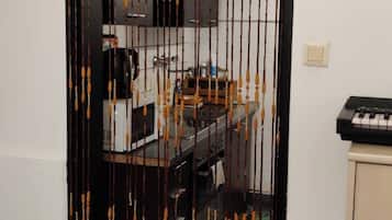 Apartment, Multiple Bedrooms, City View | Private kitchen