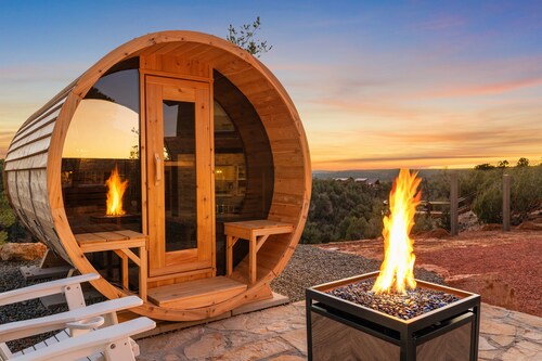 Lux Retreat| Hot Tub, Sauna, Cold Tank, Pool Table