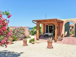 Outdoor dining - Wohnung in Calasetta mit Grill und Garten by Interhome (Calasetta)