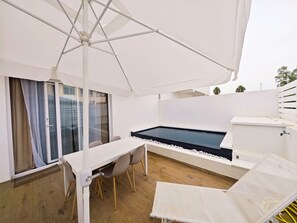 Outdoor dining - Suite Selektion Ikebana Porto Pino by Interhome (Chia)