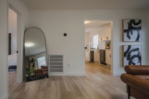 Interior - Chic 3-bedroom House Near Downtown Atlanta (Atlanta)