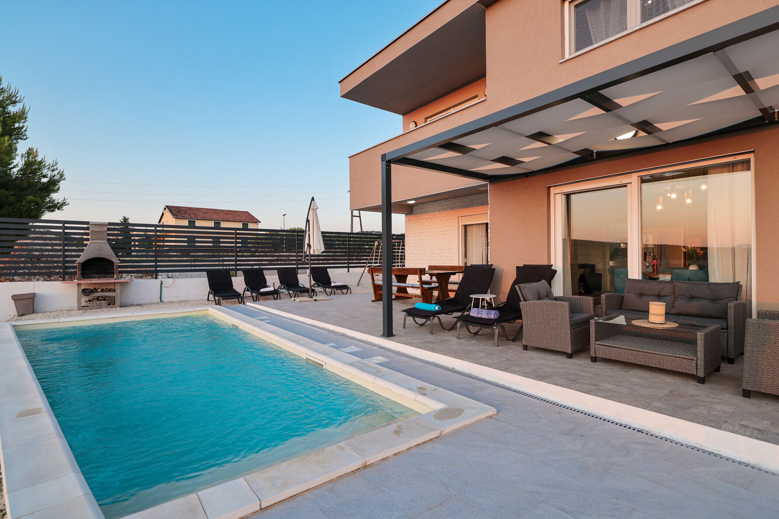 4 عدّة غرف نوم