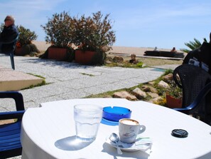 Outdoor dining - Apartment Menta by Interhome (Cala Liberotto)