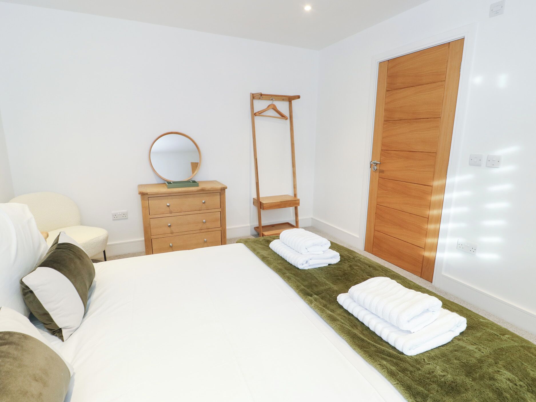 2 quartos, individualmente decorados, individualmente mobiliados