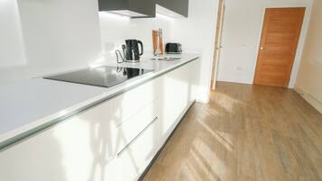 Dishwasher, cookware/dishes/utensils