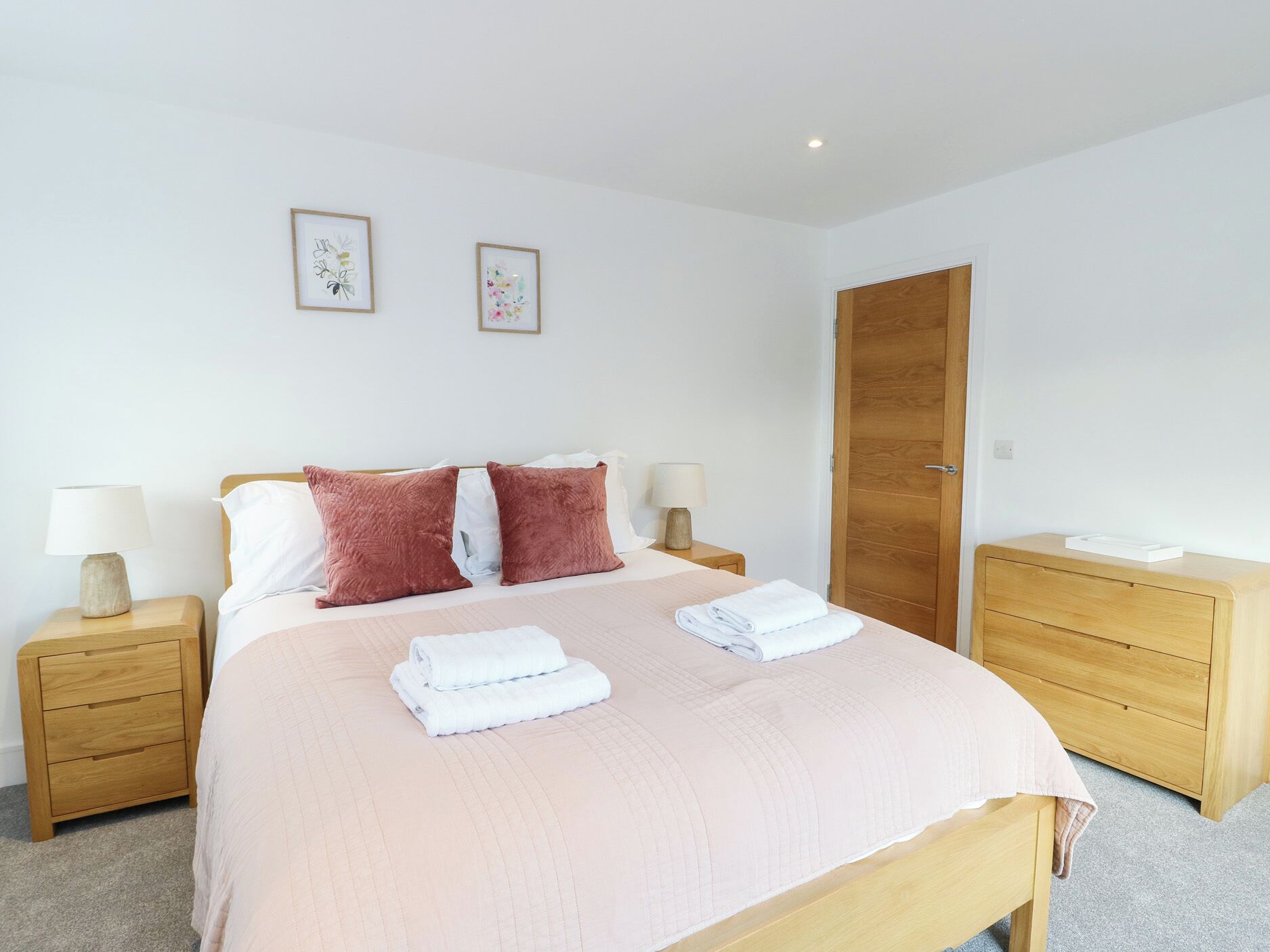 3 bedrooms, individually decorated, individually furnished, free WiFi