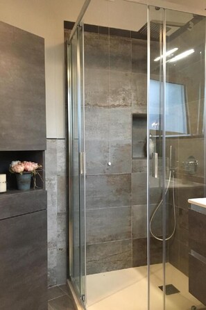Bathroom - Villa mit Meerblick by Interhome (Agrustos)