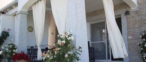 تناول الطعام بالخارج