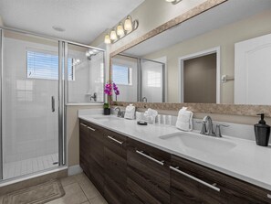 Shower, hair dryer, towels - Resort community close to LEGOLAND FLORIDA. 158 (Haines City)