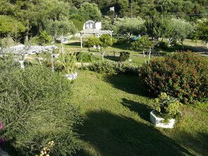 Property grounds - mit Blick auf das Wasser by Interhome (Badesi)