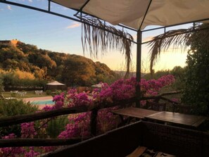 Outdoor dining - mit Blick auf das Wasser by Interhome (Badesi)