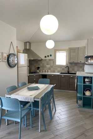 Fridge, microwave, oven, dishwasher - Appartamento per vacanze San Lorenzo by Interhome (San Lorenzo)