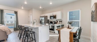 The Evergreen – Modern, cozy home near Bentonville