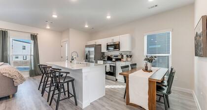 The Evergreen – Modern, cozy home near Bentonville
