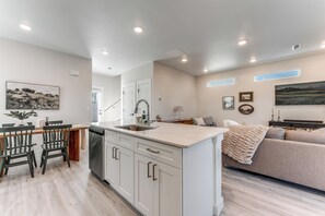 Interior - The Evergreen – Modern, cozy home near Bentonville (Centerton)