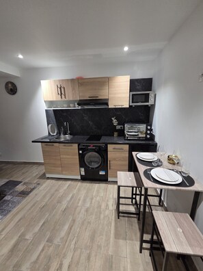 Micro-ondes, four, plaque de cuisson