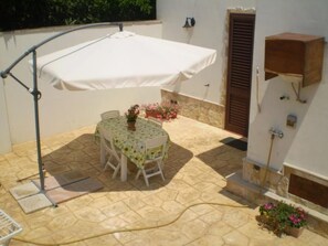 Outdoor dining - Wohnung 'The Red Brown' by Interhome (Galatina)