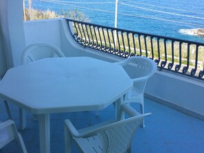 Outdoor dining - Wohnung mit Wasserblick by Interhome (Marina Serra)