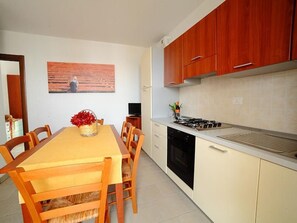 Fridge, oven, cookware/dishes/utensils - Apollo Erdgeschoss by Interhome (Lido Marini)