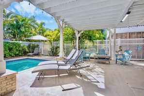 A heated pool - Welcome to the CRAB SHACK! (Holmes Beach)