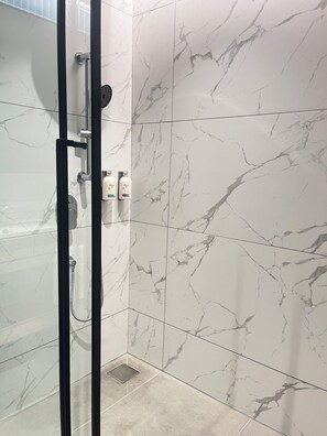 Shower, hair dryer, towels, soap - Orchid Parc 1BHK -Premium Stay Just  few Steps away  from Manyata Tech Park (Bangalore)