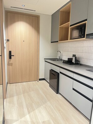 Microwave, stovetop, dishwasher - Orchid Parc 1BHK -Premium Stay Just  few Steps away  from Manyata Tech Park (Bangalore)