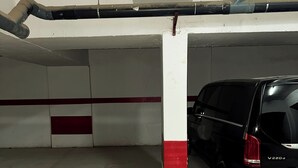 A parking garage with concrete pillars and a black van parked in a space. - Chic & Moderne Studio at Sacré-Cœur 1, Dakar (Dakar)