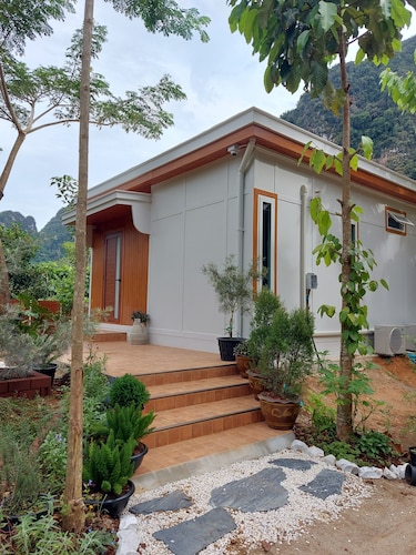 Cozy Tiny 2Beds House Nature Retreat with Mountain Views -- Near Aonang Krabi