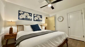 3 bedrooms, desk, iron/ironing board, free WiFi - Attic Adventure!  Two bedroom home plus full upstairs adventurous attic with two twin beds, couch and smart tv.  Walk to Olympia's Downtown & Waterfront (Olympia)