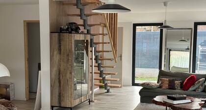 Chalet 'Villa Julia' with Mountain View, Private Terrace and Wi-Fi