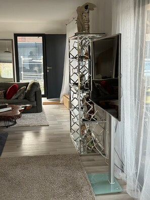 Interior - Chalet 'Villa Julia' with Mountain View, Private Terrace and Wi-Fi (Cros)