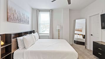 3 bedrooms, desk, iron/ironing board, travel crib