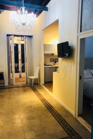 Internet - Große Duomo-Wohnung im historischen Zentrum by Interhome (Naples)
