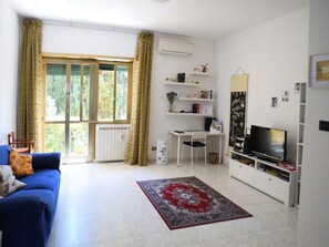 Living area - Wohnung "Donna Lavinia" mit Blick aufs Wasser by Interhome (Rome)