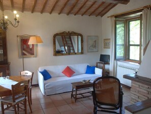 TV, fireplace - Unabhaengige Wohnung in Amelia mit Grill und Gar by Interhome (Amelia)