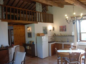 Fridge, microwave, cookware/dishes/utensils - Unabhaengige Wohnung in Amelia mit Grill und Gar by Interhome (Amelia)