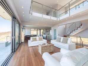 TV - Contemporary Villa with Gym & Mesmerising Sea Views near Sitia (Sitia)