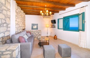 TV - Villa Ilios - Charming Stone House with Stunning Views near Mochlos (Sitia)
