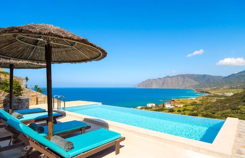Villa Ilios - Charming Stone House with Stunning Views near Mochlos