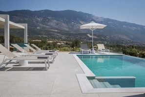 house - Stylish Villa with Ainos-and-Sea Views set in Mature Gardens near Trapezaki (Kefalonia)