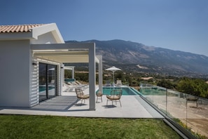Pool - Stylish Villa with Ainos-and-Sea Views set in Mature Gardens near Trapezaki (Kefalonia)