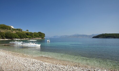 Stylish Villa with Stunning Views near Beach with use of hotel facilities