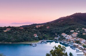 Marina - Charming Historic Cottage with Walled Courtyard in Agios Stephanos (Corfu)