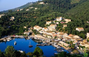 Marina - Charming Historic Cottage with Walled Courtyard in Agios Stephanos (Corfu)