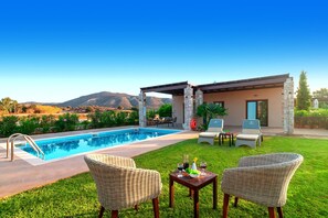 Pool - Muses Beach Villas - Thalia (Palekastro)