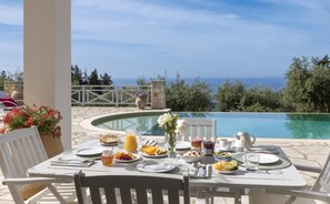 Outdoor dining - Villa Kalithea - Stylish Villa with Outstanding Sea & Island Views near Taverna (Paxos)