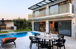 Outdoor dining - Torretta Villa - Harmonia (Ligia)