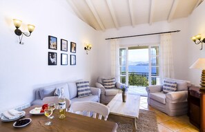 TV - Nafsika - Spacious Villa with Spectacular Sea Views near Agios Stephanos (Sinion)