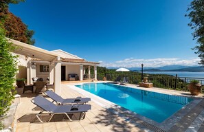 Pool - Nafsika - Spacious Villa with Spectacular Sea Views near Agios Stephanos (Sinion)