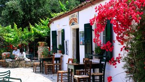 Outdoor dining - Stylish Villa with Outstanding Sea Views near Beach Tavernas (Paxos)